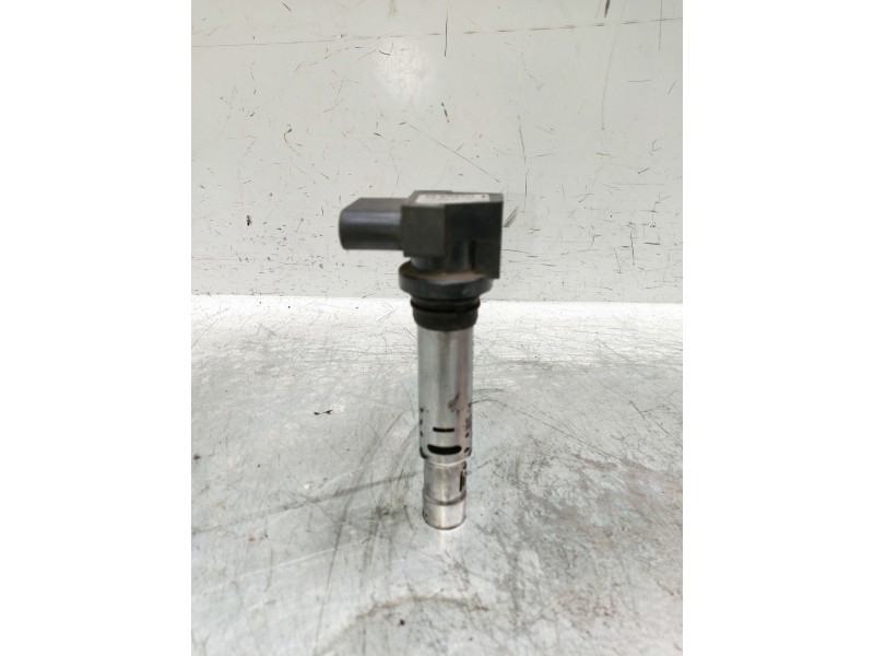 Recambio de bobina encendido para volkswagen polo (9n3) referencia OEM IAM 0986221023  BOSCH