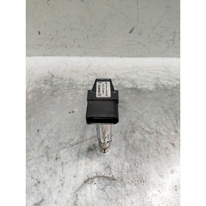 Recambio de bobina encendido para volkswagen polo (9n3) referencia OEM IAM 0986221023  BOSCH