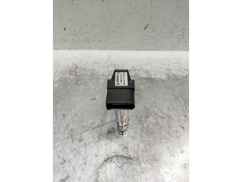 Recambio de bobina encendido para volkswagen polo (9n3) referencia OEM IAM 0986221023  BOSCH