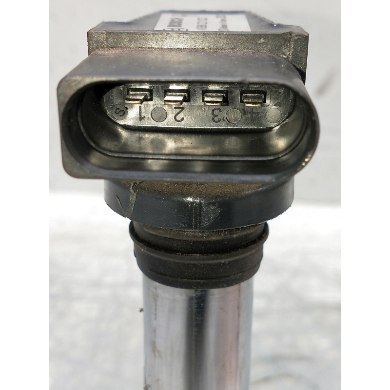 Recambio de bobina encendido para volkswagen polo (9n3) referencia OEM IAM 0986221023  BOSCH