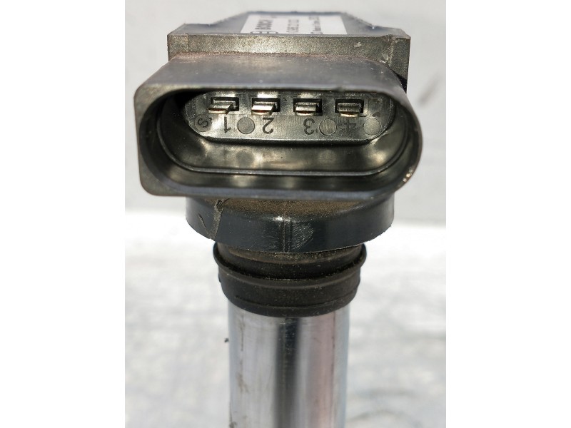 Recambio de bobina encendido para volkswagen polo (9n3) referencia OEM IAM 0986221023  BOSCH