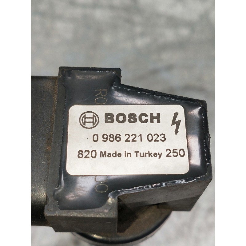 Recambio de bobina encendido para volkswagen polo (9n3) referencia OEM IAM 0986221023  BOSCH