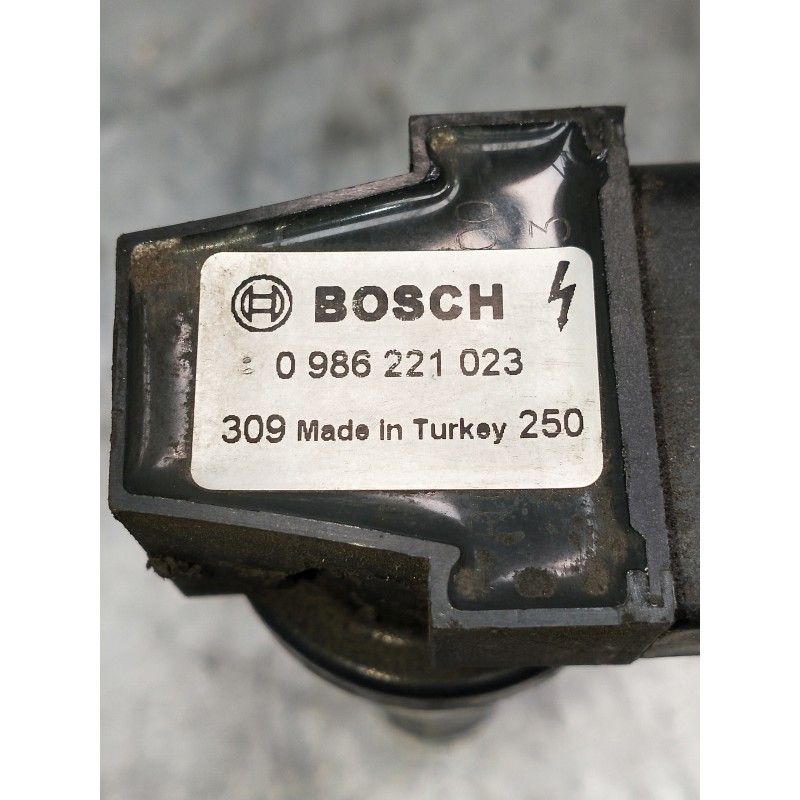 Recambio de bobina encendido para volkswagen polo (9n3) referencia OEM IAM 0986221023  