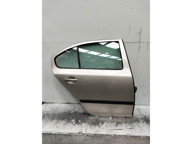 Recambio de puerta trasera derecha para skoda octavia berlina (1z3) referencia OEM IAM   5P