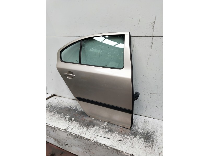 Recambio de puerta trasera derecha para skoda octavia berlina (1z3) referencia OEM IAM   5P