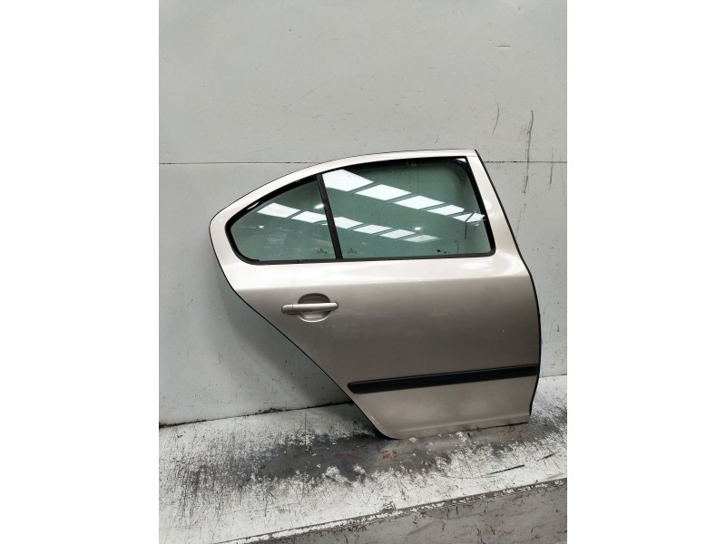 Recambio de puerta trasera derecha para skoda octavia berlina (1z3) referencia OEM IAM   5P