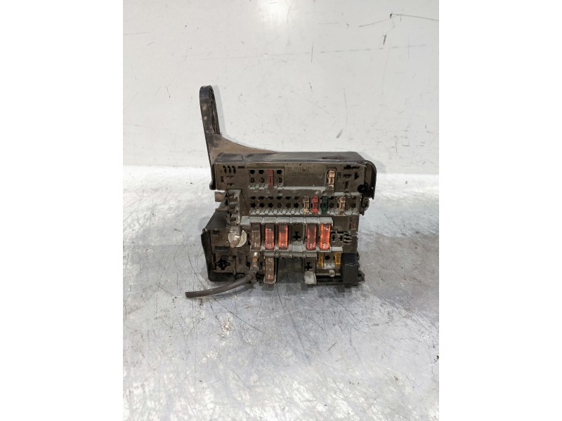 Recambio de caja reles / fusibles para peugeot 206 berlina referencia OEM IAM 9637223680  