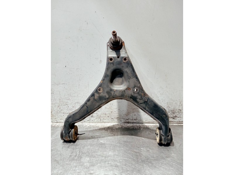 Recambio de brazo suspension inferior delantero derecho para iveco daily caja cerrada (1999 =>) referencia OEM IAM 500334486  