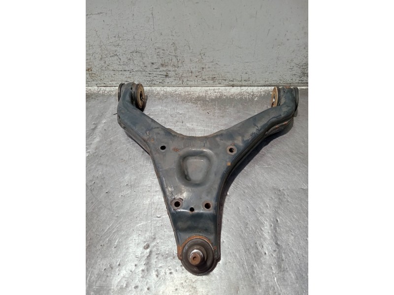 Recambio de brazo suspension inferior delantero derecho para iveco daily caja cerrada (1999 =>) referencia OEM IAM 500334486  
