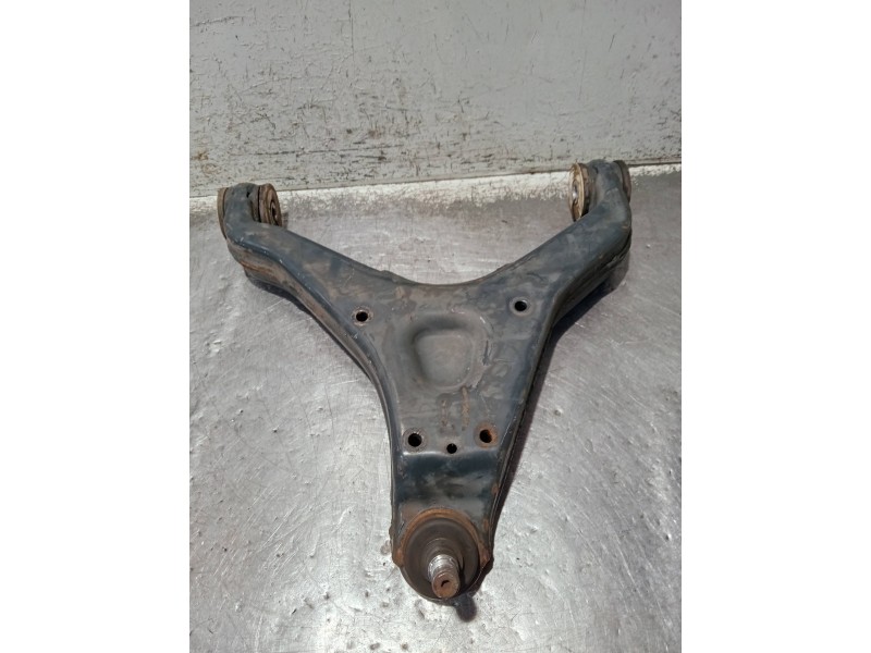 Recambio de brazo suspension inferior delantero izquierdo para iveco daily caja cerrada (1999 =>) referencia OEM IAM 500334487  