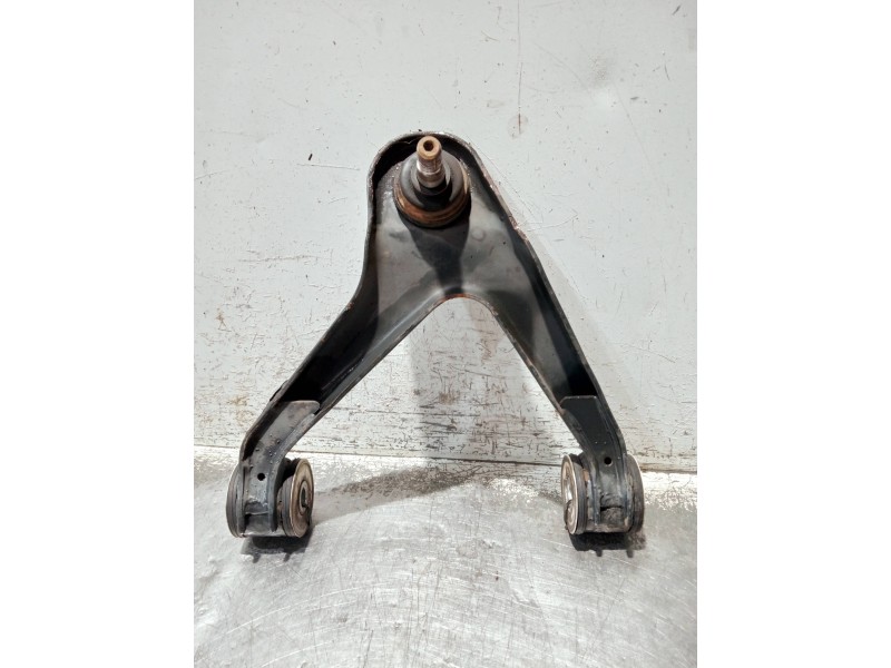 Recambio de brazo suspension superior delantero derecho para iveco daily caja cerrada (1999 =>) referencia OEM IAM 500379805  