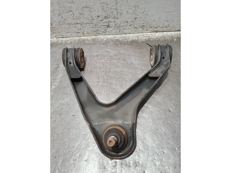 Recambio de brazo suspension superior delantero derecho para iveco daily caja cerrada (1999 =>) referencia OEM IAM 500379805  