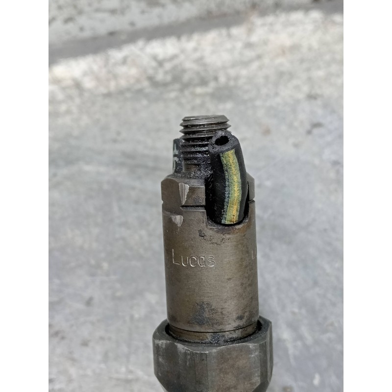 Recambio de inyector para citroen c15 1.8 d referencia OEM IAM LCR6735203D  LUCAS