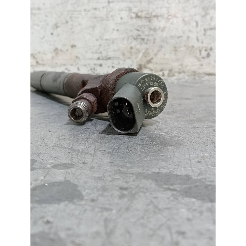 Recambio de inyector para mercedes vaneo (w414) furgoneta compacta referencia OEM IAM 0445110090 A6680700887 BOSCH