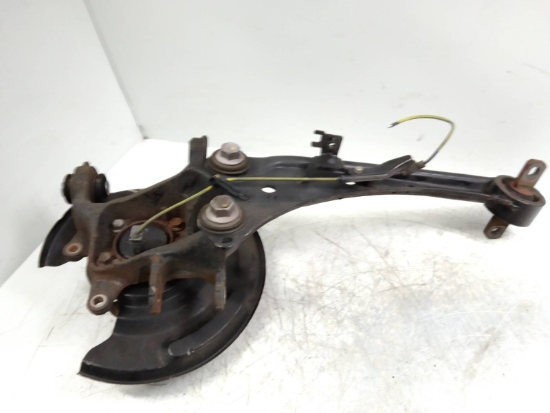 Recambio de mangueta trasera derecha para lexus ct 200h referencia OEM IAM   