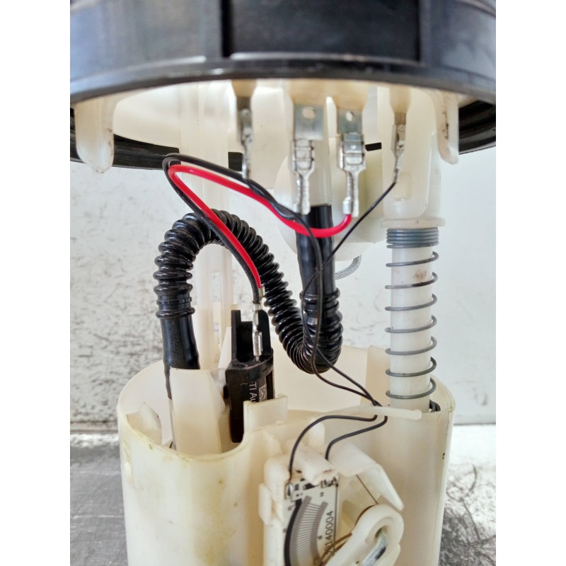 Recambio de bomba combustible para peugeot 206 berlina referencia OEM IAM 9633294680C  
