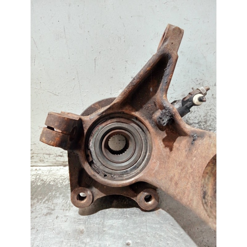 Recambio de mangueta delantera izquierda para peugeot 206 berlina referencia OEM IAM   