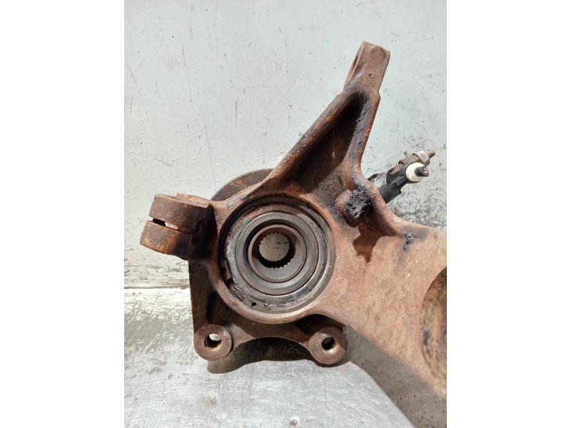 Recambio de mangueta delantera izquierda para peugeot 206 berlina referencia OEM IAM   