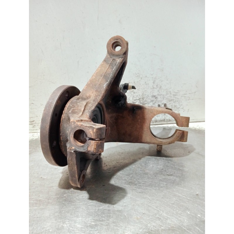 Recambio de mangueta delantera izquierda para peugeot 206 berlina referencia OEM IAM   
