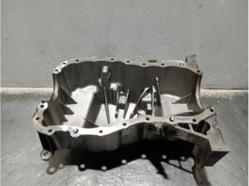 Recambio de carter para renault clio iv referencia OEM IAM 11115870R  
