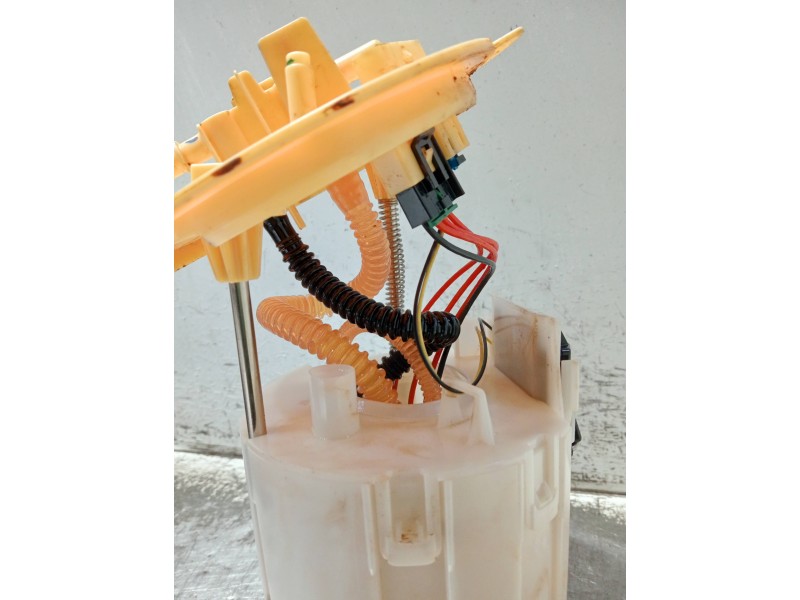 Recambio de bomba combustible para mercedes clase c (w206) c 220 d referencia OEM IAM A2064704701 0580204050 