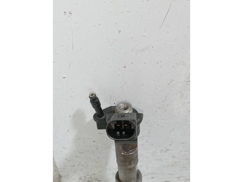 Recambio de inyector para volkswagen crafter combi (2e) referencia OEM IAM 0445115029 076130277 BOSCH