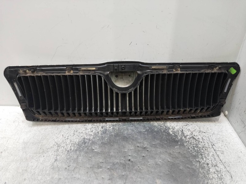 Recambio de rejilla delantera para skoda octavia berlina (1z3) referencia OEM IAM 1Z0853668 11319300 