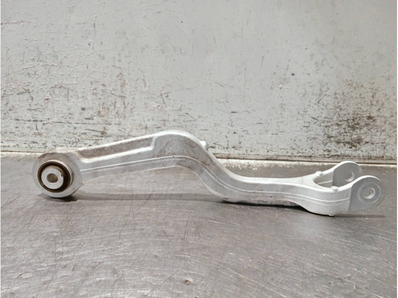 Recambio de brazo suspension superior trasero derecho para mercedes clase c (w206) c 220 d referencia OEM IAM A2063520500  
