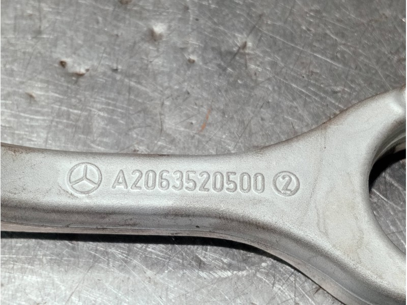 Recambio de brazo suspension superior trasero derecho para mercedes clase c (w206) c 220 d referencia OEM IAM A2063520500  