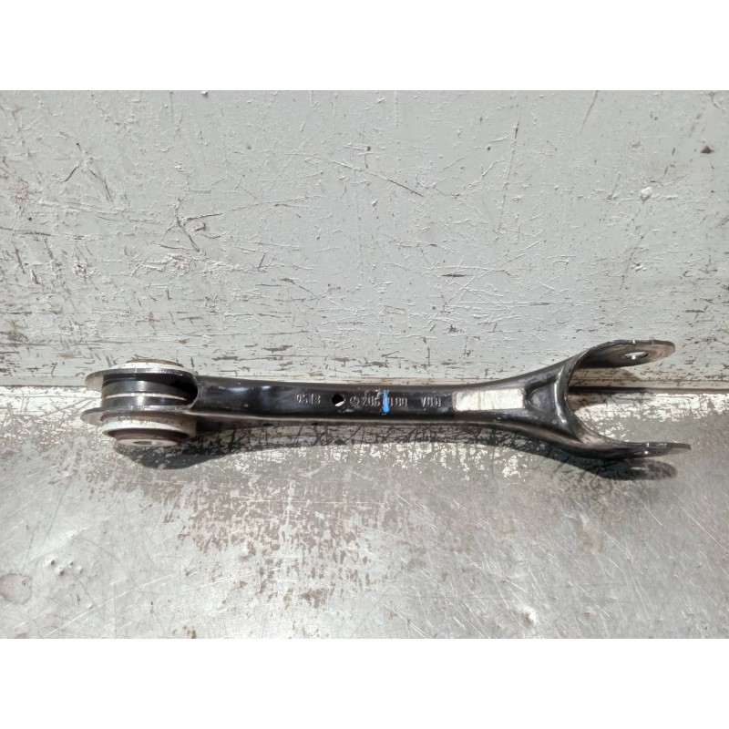 Recambio de brazo suspension superior trasero derecho para mercedes clase c (w206) c 220 d referencia OEM IAM A2061000  