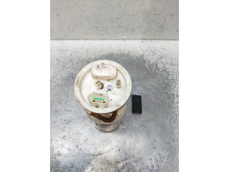 Recambio de bomba combustible para volkswagen polo berlina (6n2) referencia OEM IAM 228233003001  