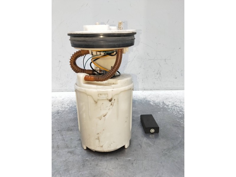 Recambio de bomba combustible para volkswagen polo berlina (6n2) referencia OEM IAM 228233003001  