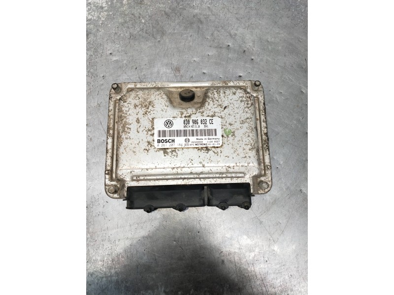 Recambio de centralita motor uce para volkswagen polo berlina (6n2) referencia OEM IAM 0261207184  