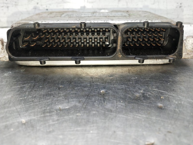 Recambio de centralita motor uce para volkswagen polo berlina (6n2) referencia OEM IAM 0261207184  