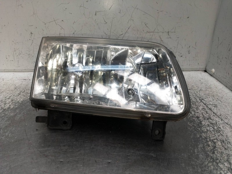 Recambio de faro derecho para volkswagen polo berlina (6n2) referencia OEM IAM 084411139R  