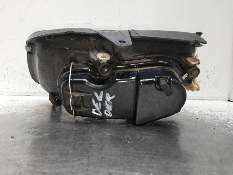 Recambio de faro derecho para volkswagen polo berlina (6n2) referencia OEM IAM 084411139R  