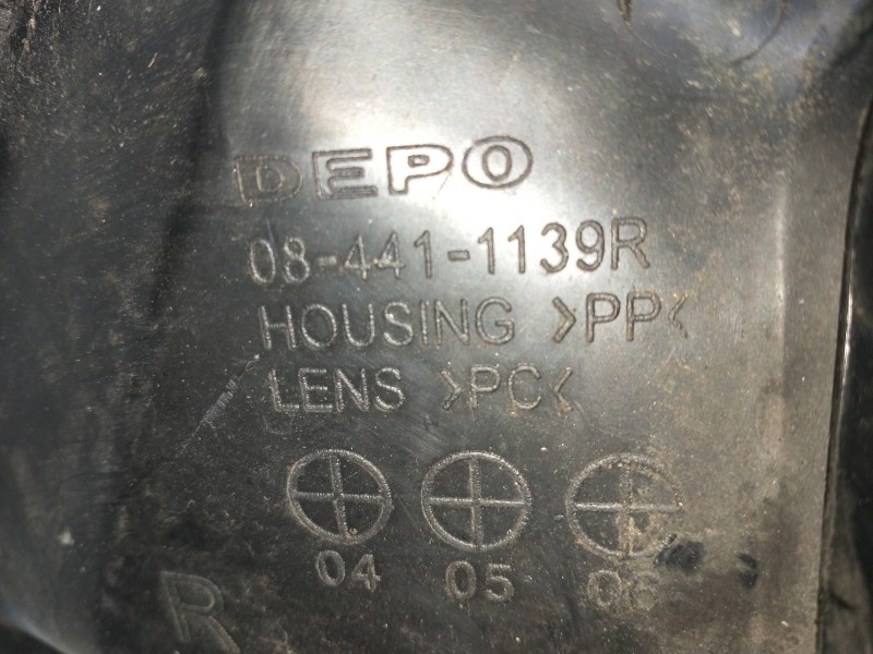 Recambio de faro derecho para volkswagen polo berlina (6n2) referencia OEM IAM 084411139R  