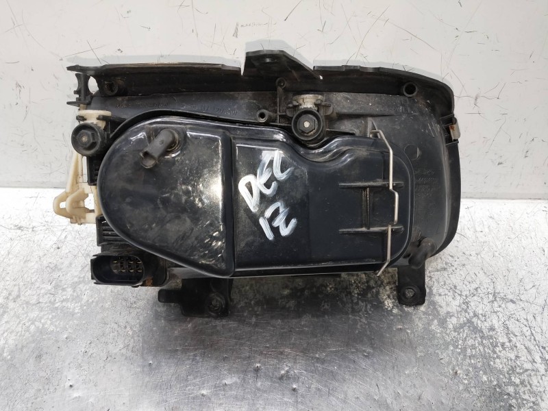 Recambio de faro izquierdo para volkswagen polo berlina (6n2) referencia OEM IAM 084411139L  