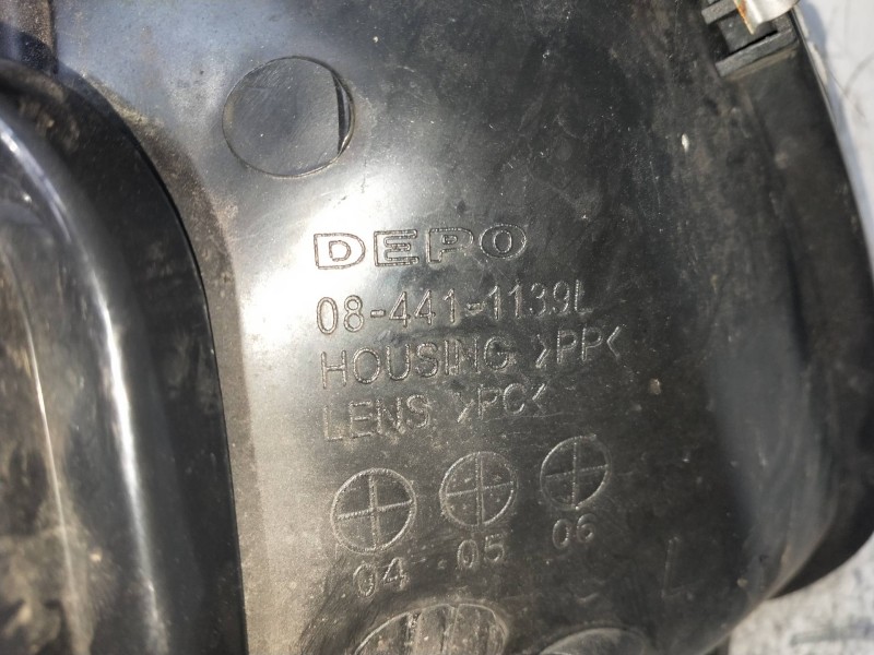 Recambio de faro izquierdo para volkswagen polo berlina (6n2) referencia OEM IAM 084411139L  