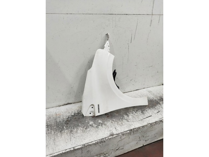 Recambio de aleta delantera derecha para peugeot 208 referencia OEM IAM   