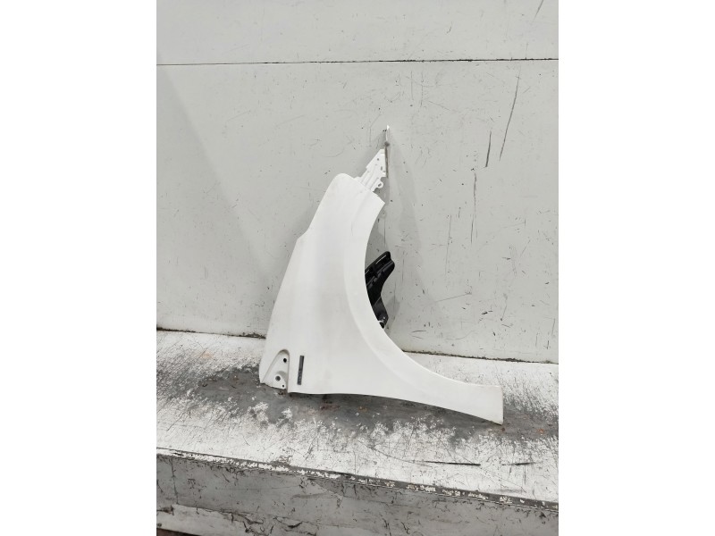 Recambio de aleta delantera derecha para peugeot 208 referencia OEM IAM   