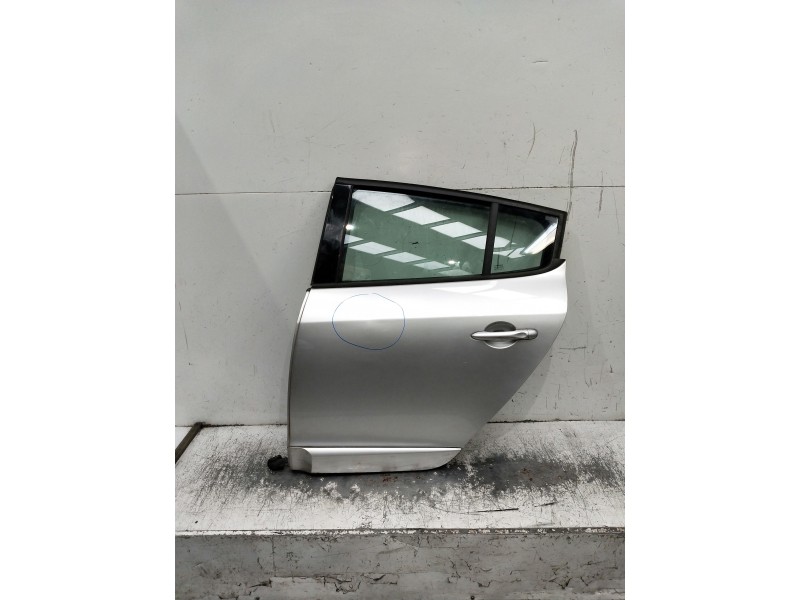 Recambio de puerta trasera izquierda para renault megane iii berlina 5 p referencia OEM IAM   5P
