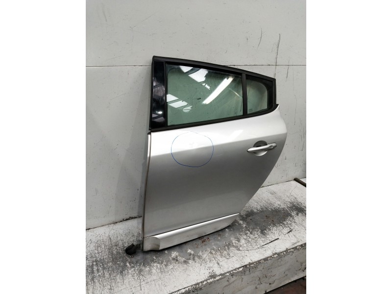 Recambio de puerta trasera izquierda para renault megane iii berlina 5 p referencia OEM IAM   5P