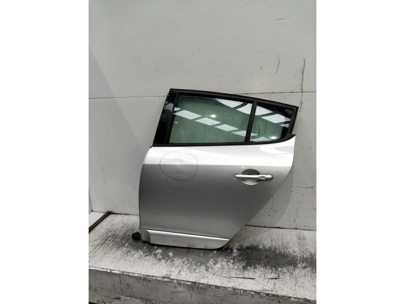 Recambio de puerta trasera izquierda para renault megane iii berlina 5 p referencia OEM IAM   5P