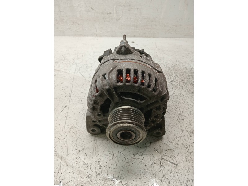 Recambio de alternador para renault clio iii referencia OEM IAM 0124425071  