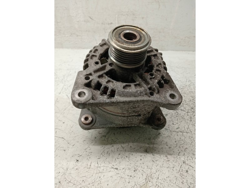 Recambio de alternador para renault clio iii referencia OEM IAM 0124425071  