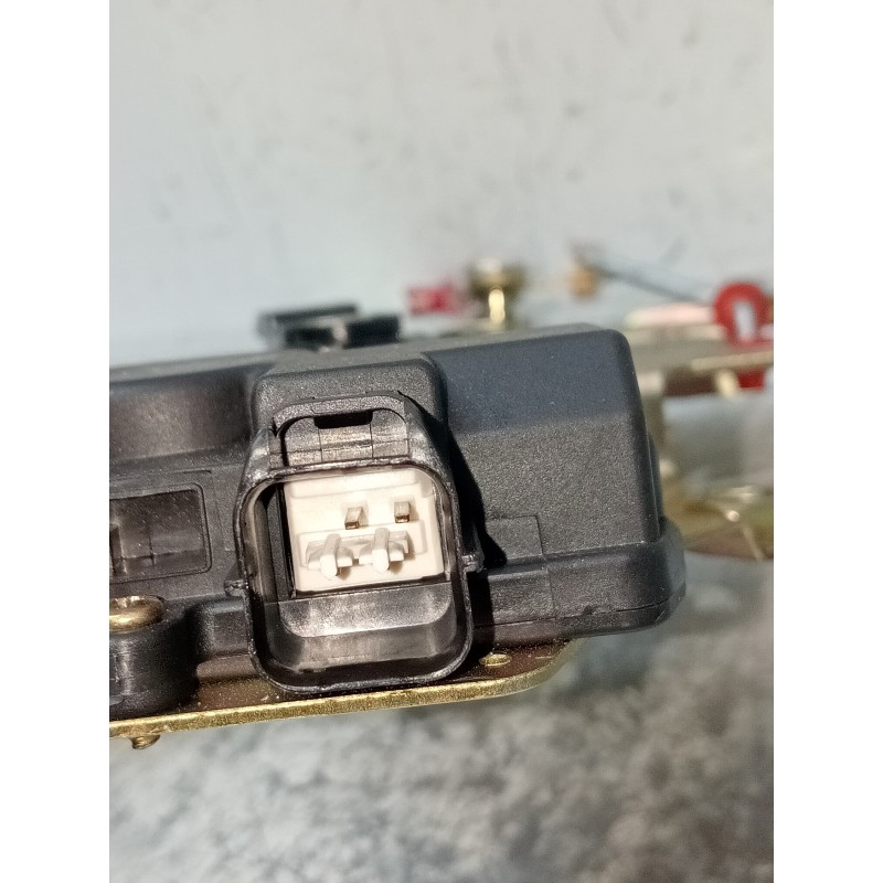 Recambio de motor cierre centralizado trasero izquierdo para kia carnival ii referencia OEM IAM   
