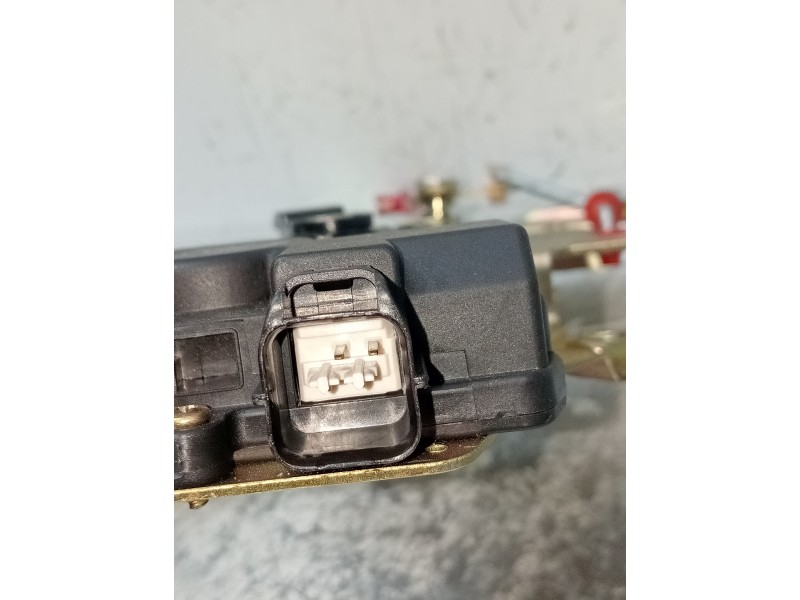 Recambio de motor cierre centralizado trasero izquierdo para kia carnival ii referencia OEM IAM   