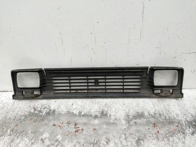 Recambio de rejilla delantera para renault rapid/express (f40) referencia OEM IAM   