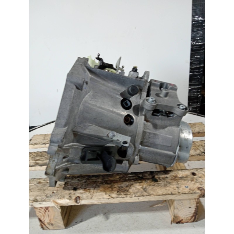 Recambio de caja cambios para peugeot 208 referencia OEM IAM 20ET47 73903696 5V